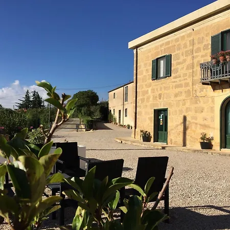 La Casa Del Poeta - Pergusa Bed & Breakfast 3*